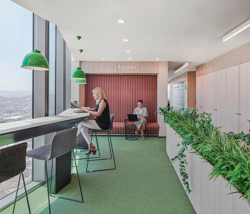 办公流行风特色产品(家具/灯具)应用周报(2022.11.28~12.4)