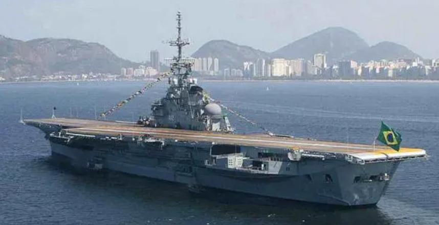 巴西航母有多强,巴西圣保罗号航母成海上弃儿