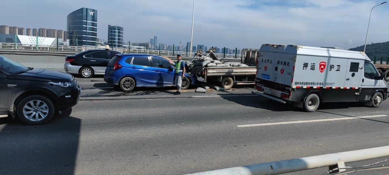 比亚迪被撞了怎么处理,比亚迪被撞对方全责怎么处理