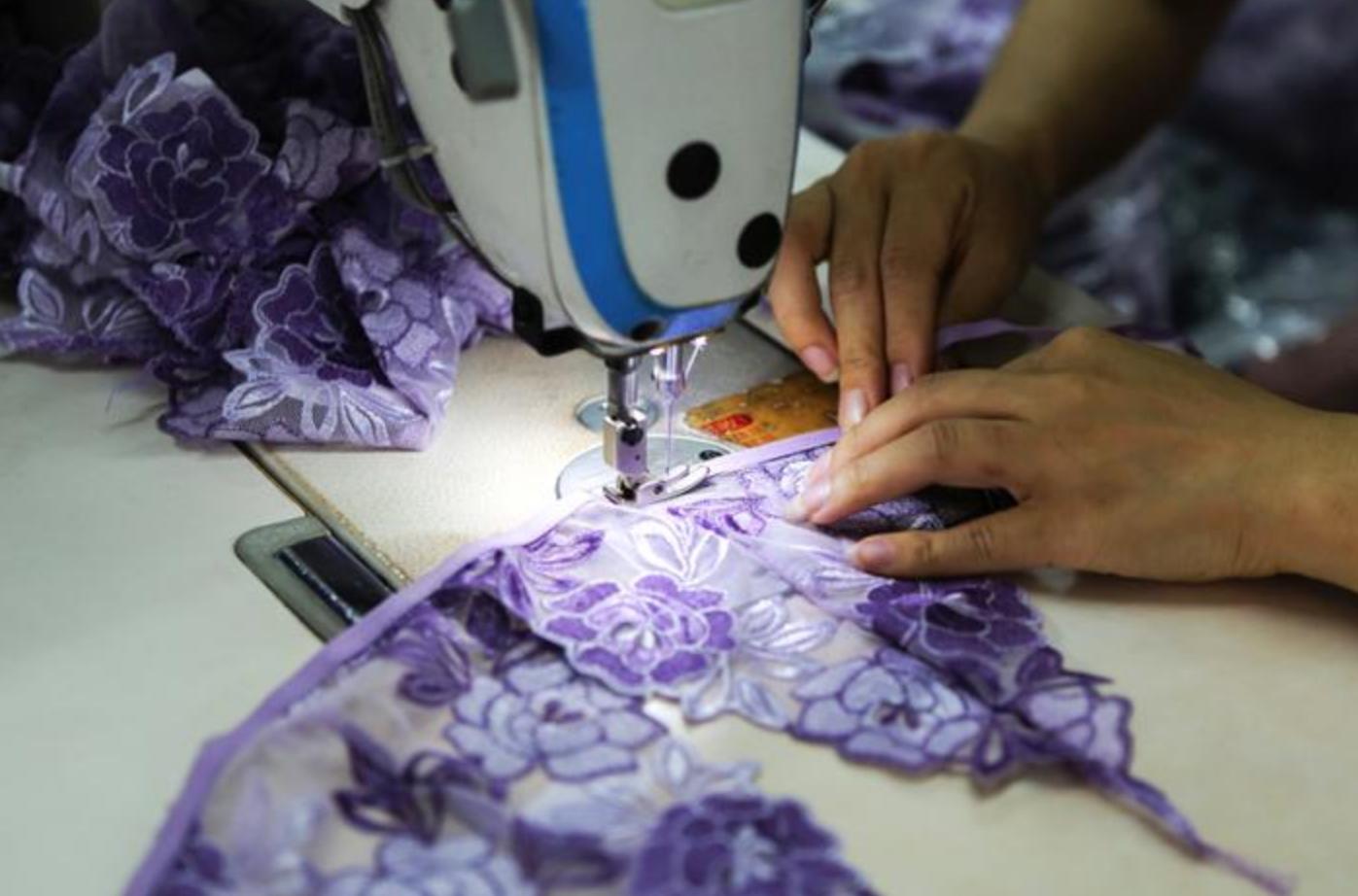 90后卖内衣男,90后小伙迷上女式内衣