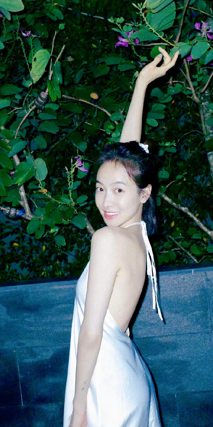 宋茜晒新宫廷风写真,宋茜明朗写真难掩少女心