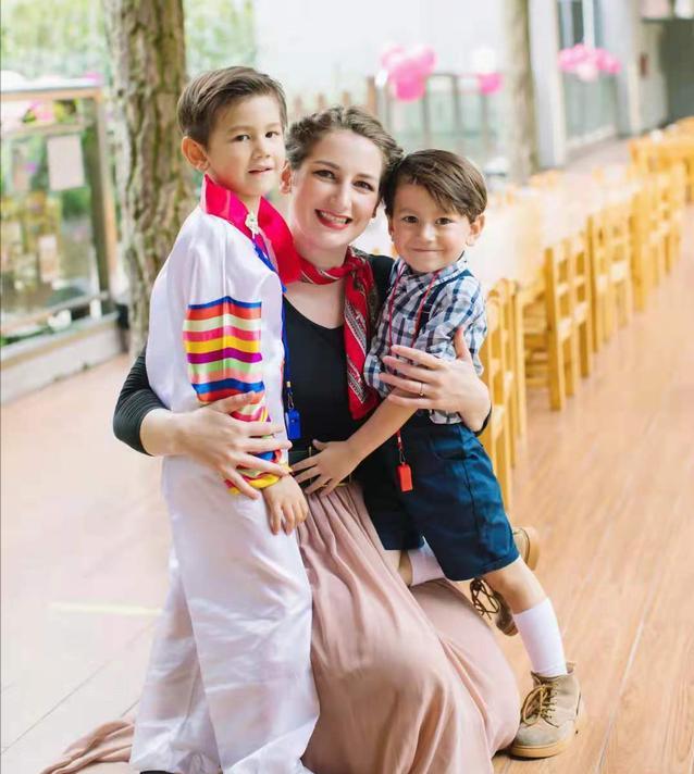 重庆小伙娶法国媳妇全部视频,北京姑娘嫁给法国小伙混血儿子