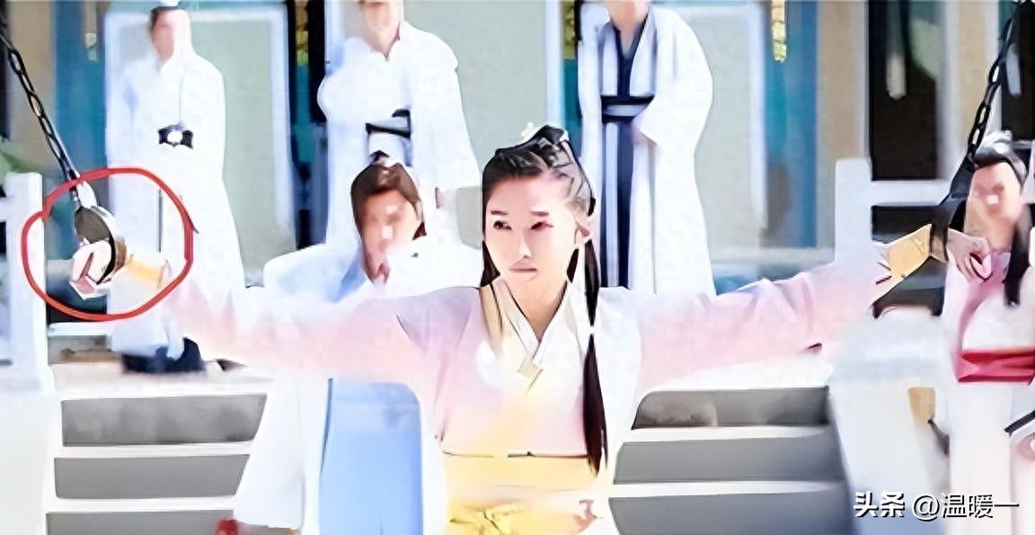 *绑捆**露大胸、台词胡来！这些“*辱侮**”观众的剧情，真把观众当呆子