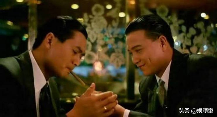 偶遇帅哥路人视角公交,偶遇骑摩托车视频帅气男