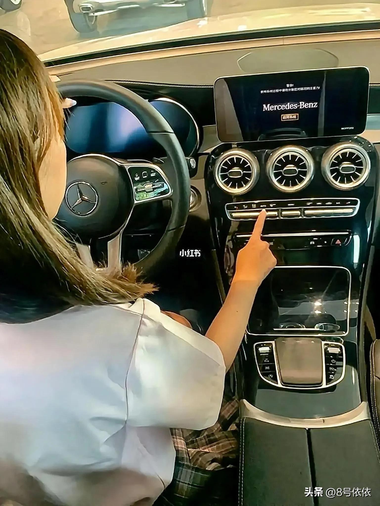 小伙卖煎饼果子月入上万,摆摊卖煎饼果子年收入