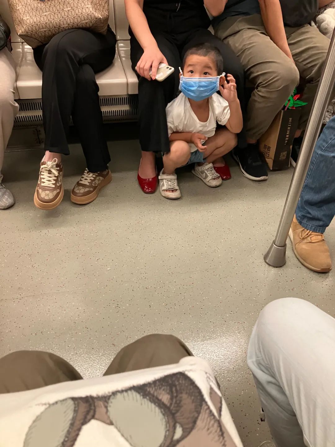 7月份人来人往街道,7月北京人山人海