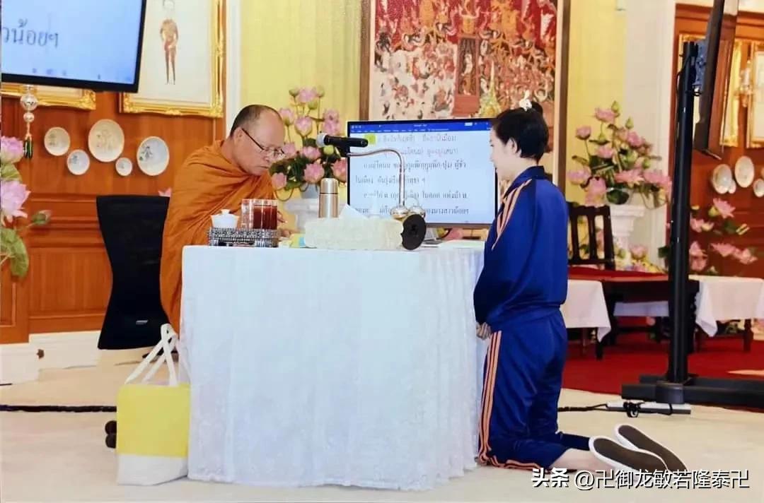 重磅！被雪藏半年之久的诗妃闪现，和国王身穿情侣装亮相