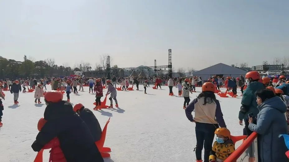 废弃矿坑即将改造的主题区,废弃矿坑生态修复与景观改造