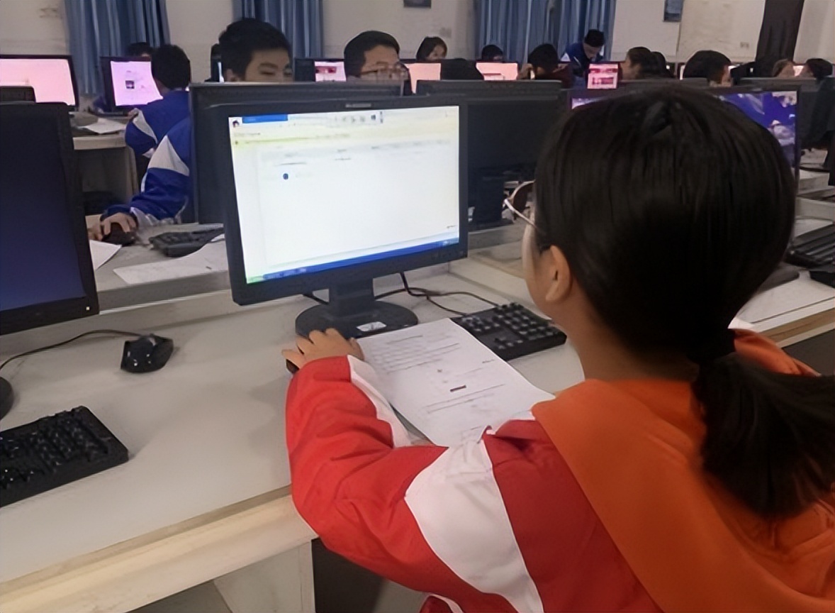 计算机专业哪个专业适合女生就业,适合女生报考计算机类专业有哪些