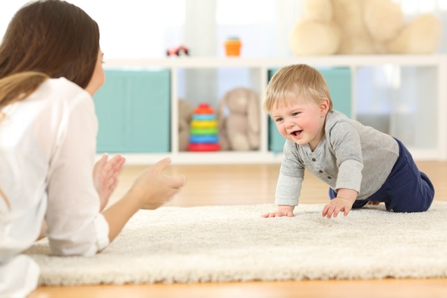 如何训练宝宝爬行,辅助宝宝爬行训练