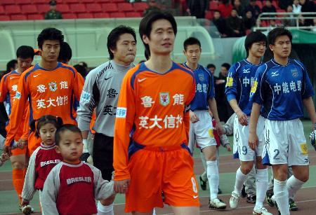 山东泰山队李霄鹏退役,李霄鹏退役完整版