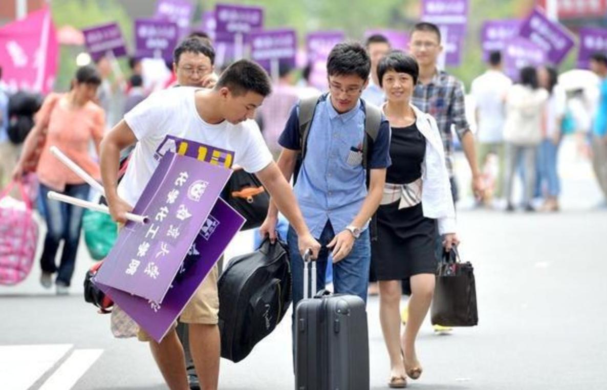 供孩子读大学所有费用压力山大,供孩子读大学的费用多少