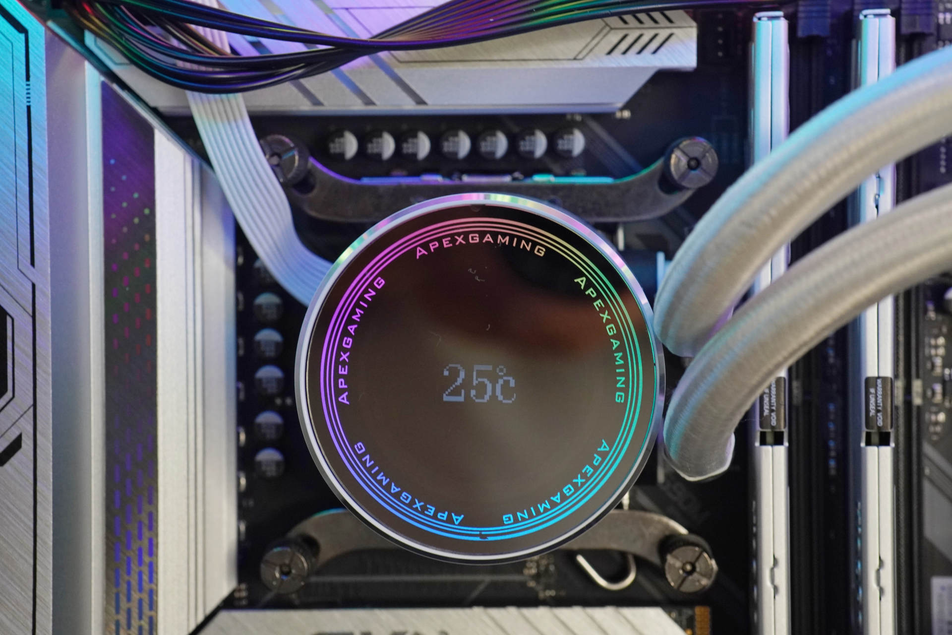 显卡局势不明朗的情况下，购入Z690和盖亚机箱，装机全新12代平台