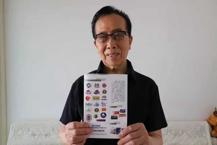 青岛啤酒瓶身背标,青岛啤酒红标和绿标的区别