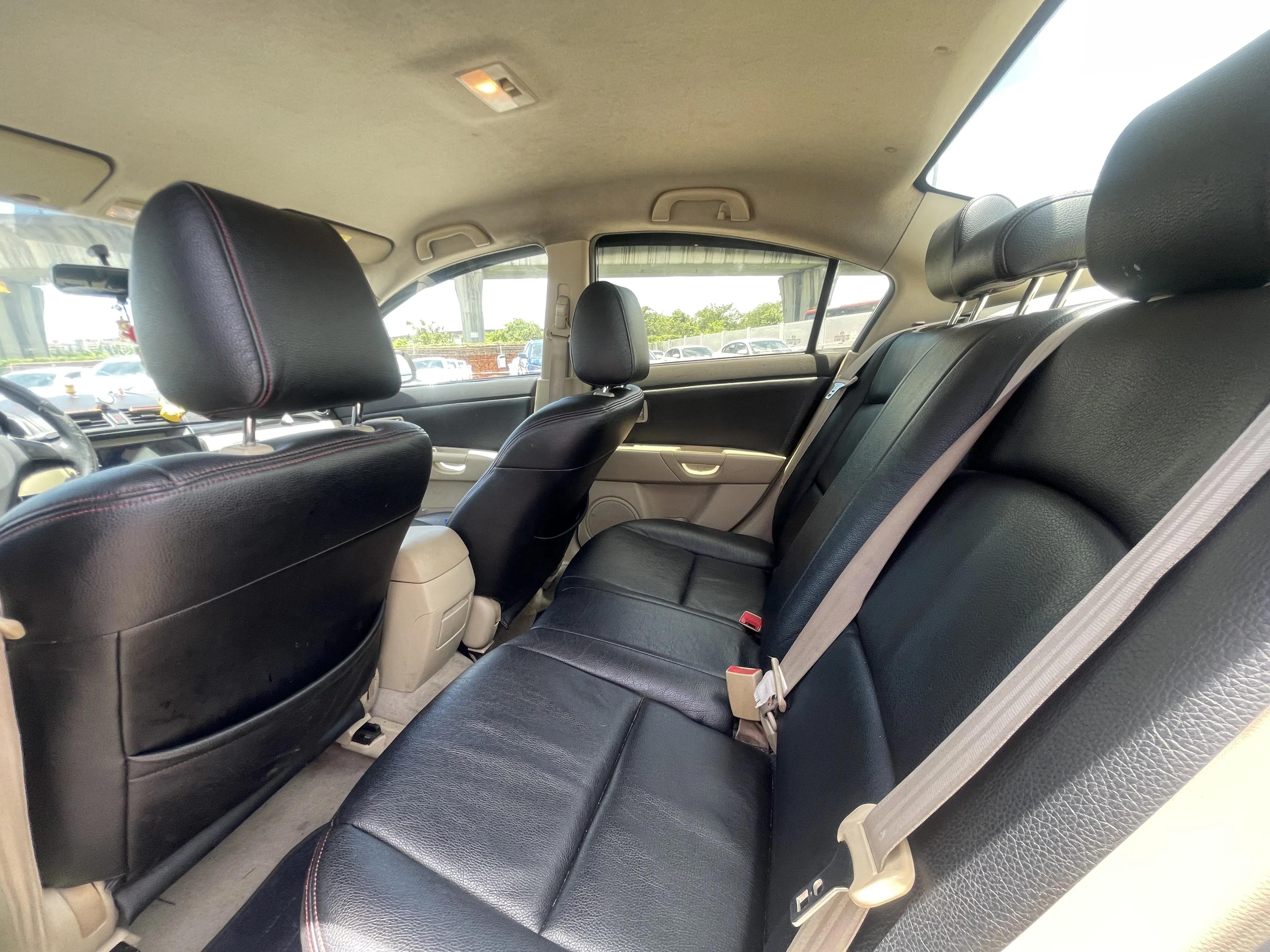 07款深灰色马自达32.0,2007马自达32.0手动豪华版故障