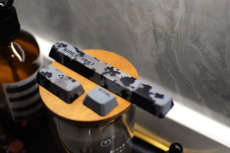 血手幽灵t98和rog游侠rx,血手幽灵t98支持热插拔吗