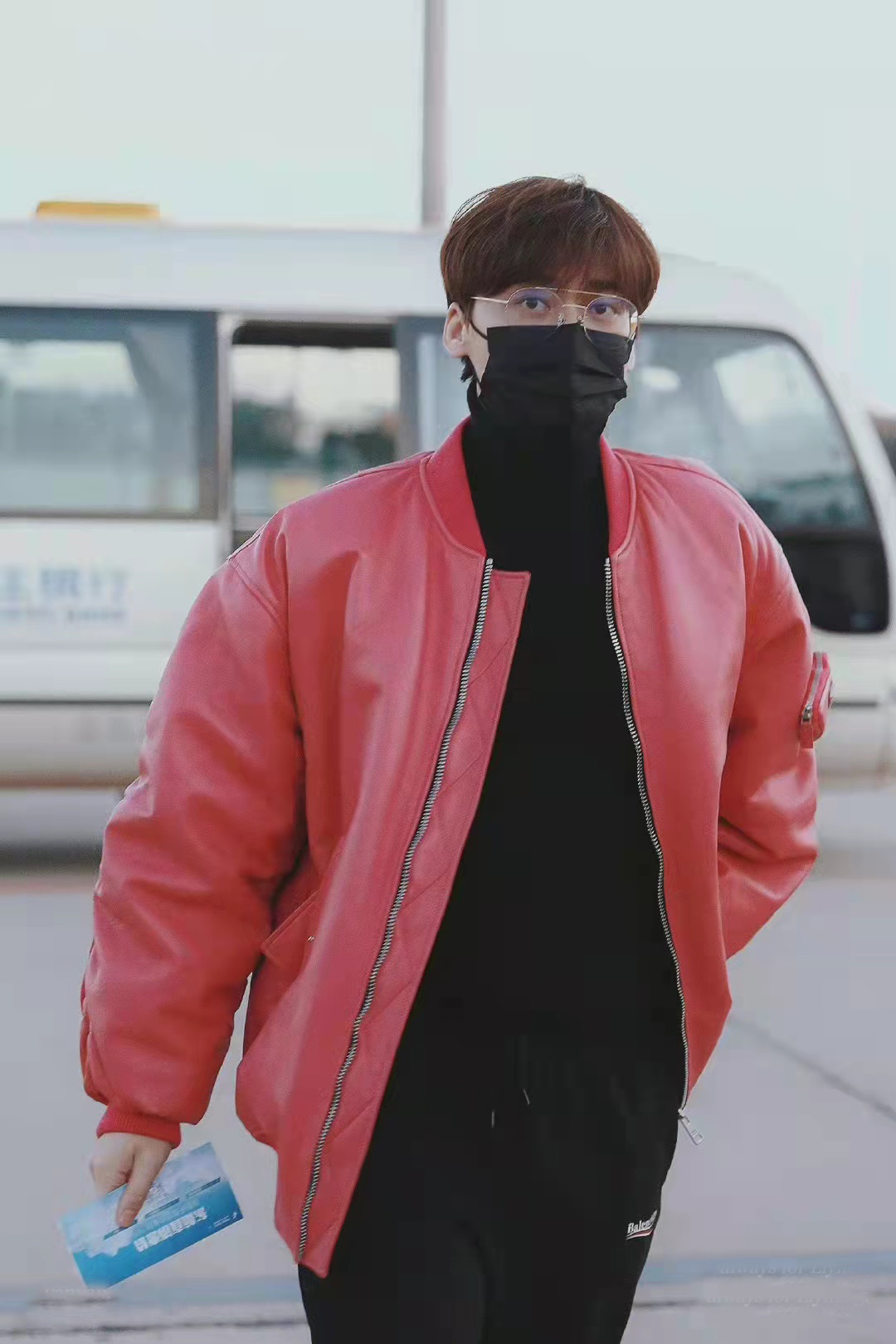 李易峰lvsupreme夹克,李易峰粉色穿搭