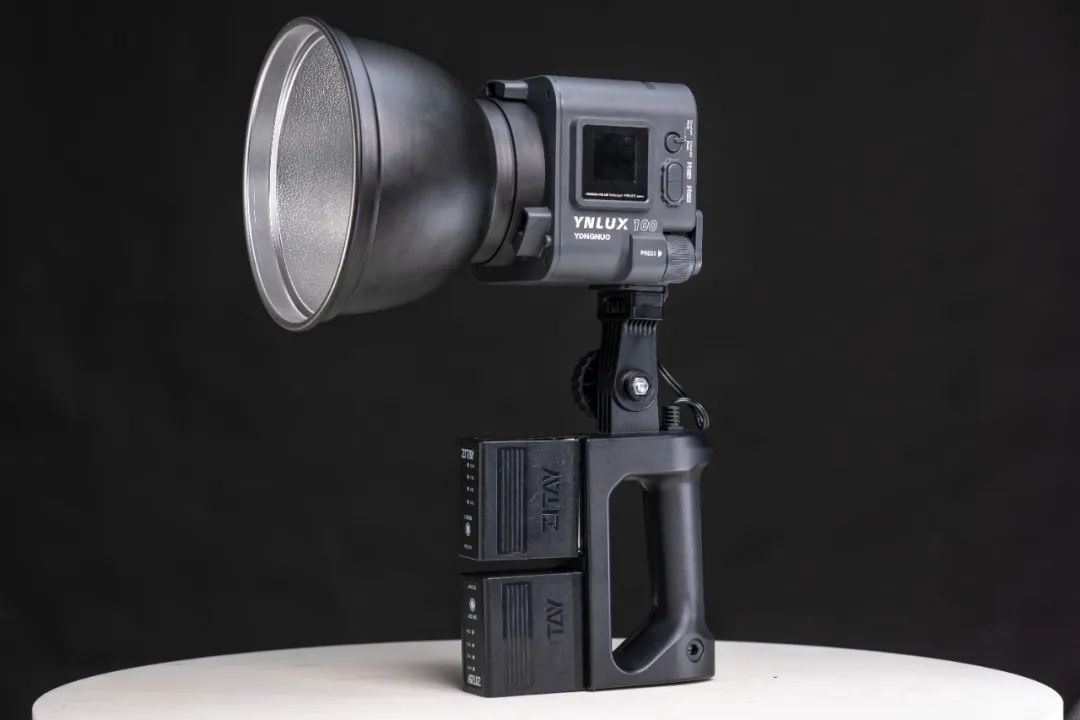 永诺ynlux100补光灯电池,永诺ynlux100pro使用教程