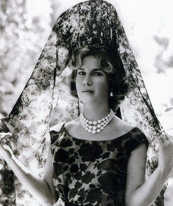 西班牙女公爵第三任丈夫,西班牙女公爵电影完整版