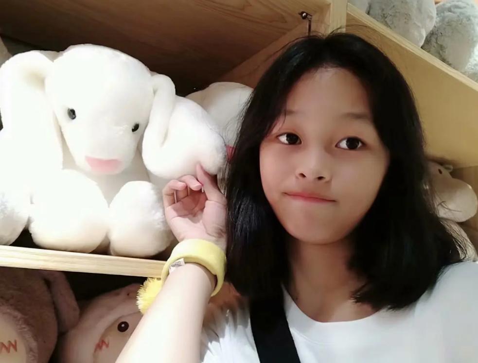 出去玩给5块不够吗？女儿被朋友嘲笑觉得零花钱少，家长：学坏了