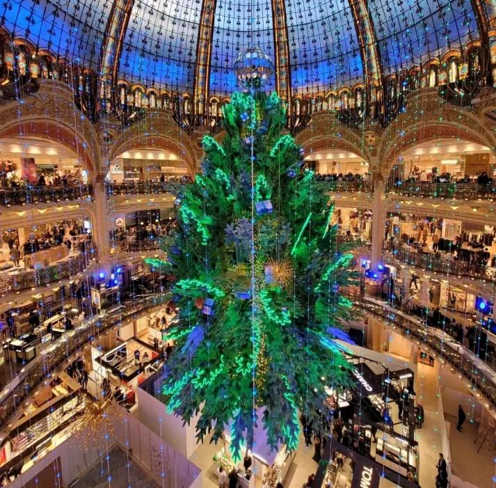 奢侈品秀场设计经典,奢侈品门店圣诞装扮