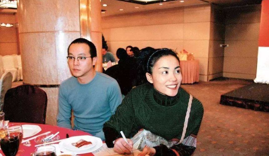 王菲和谢霆锋二人差几岁,王菲和谢霆锋以前结过婚吗