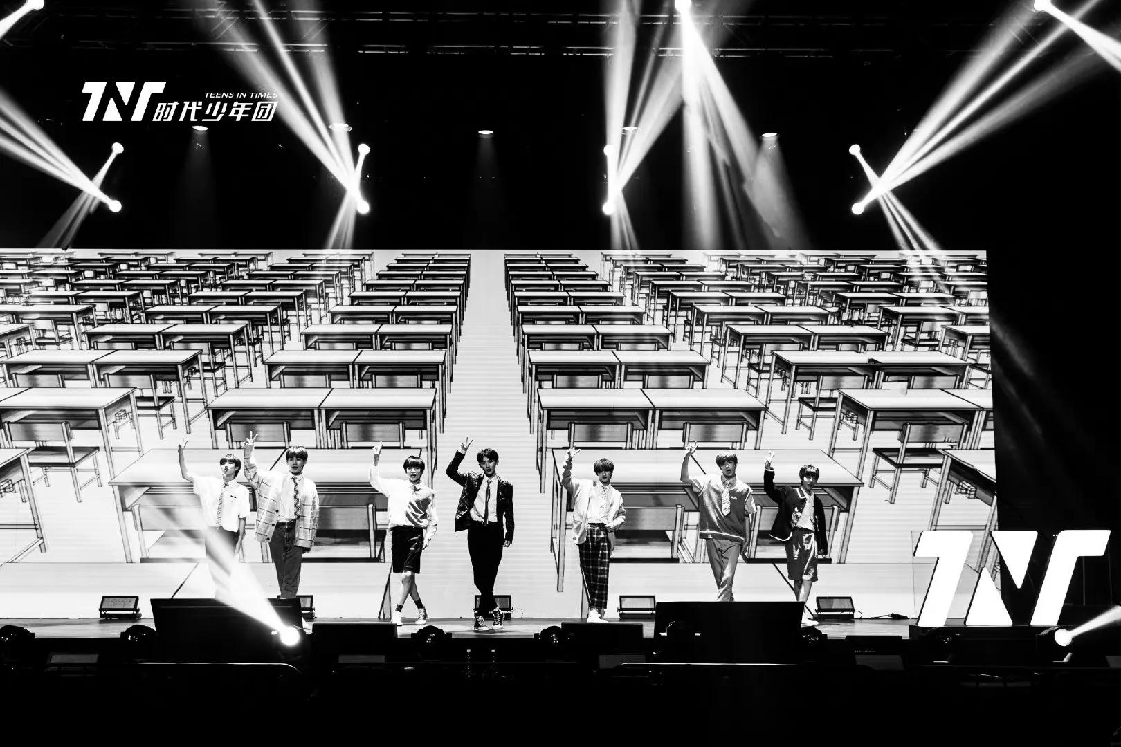 郭敬明和时代少年团合照,时代少年团全员可爱照片合照