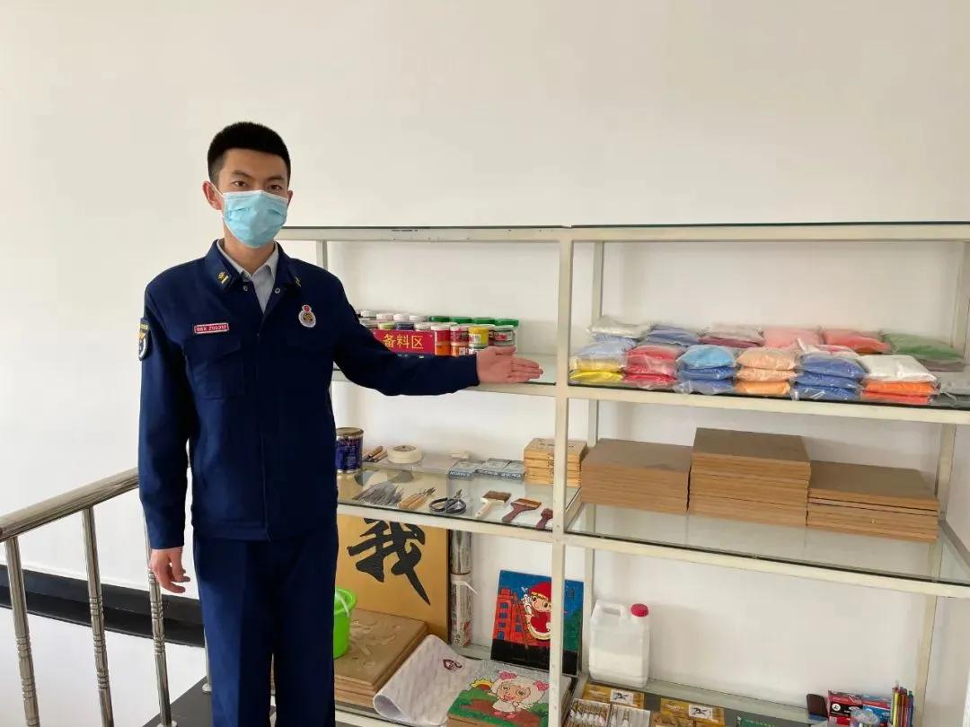 消防春节不打烊坚守一线保平安,消防员春节我在岗守护万家灯火