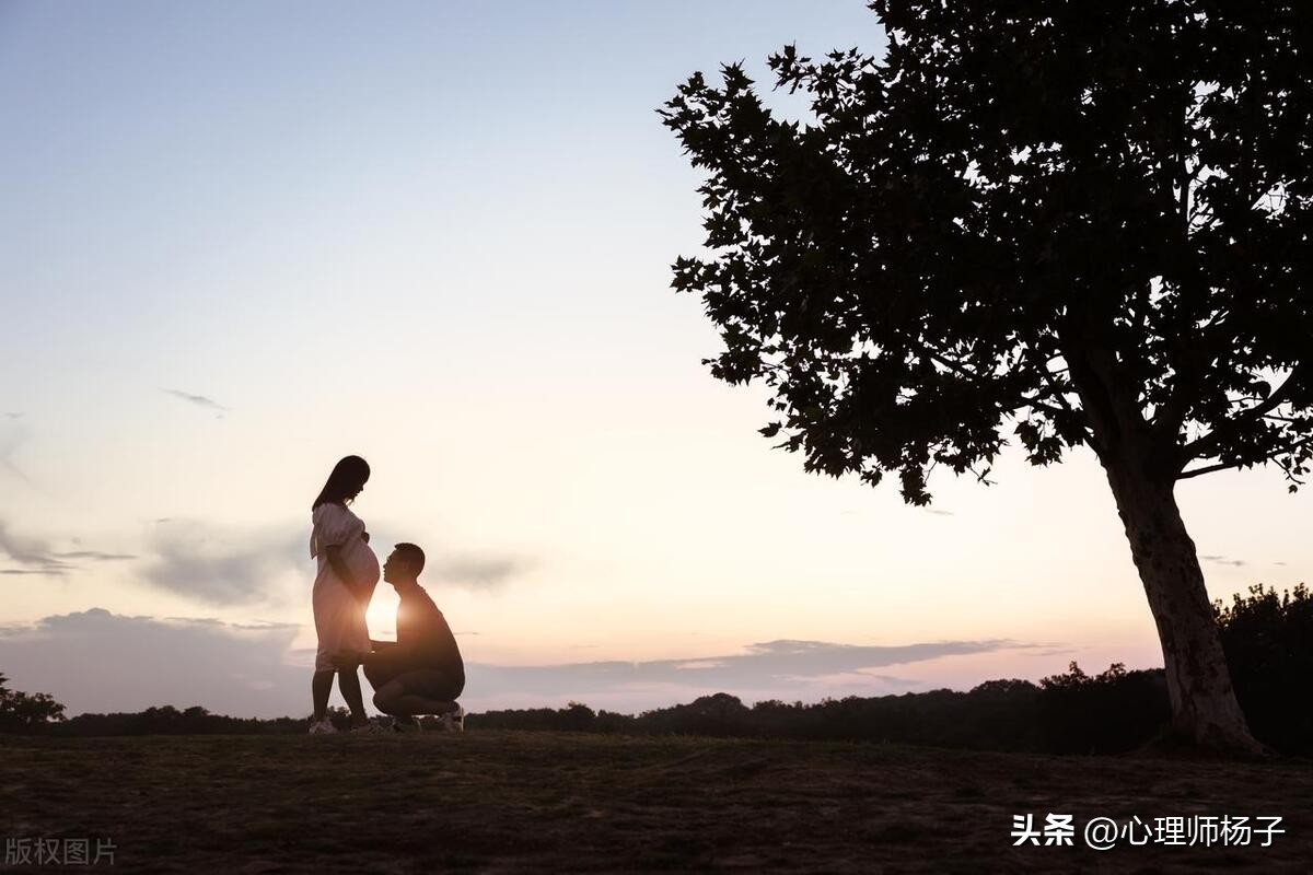 每天看见老公就来气,为什么看见老公越来越烦脾气暴躁