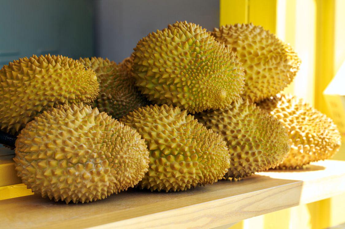 买榴莲买大还是小,如何区分树熟榴莲和普通榴莲
