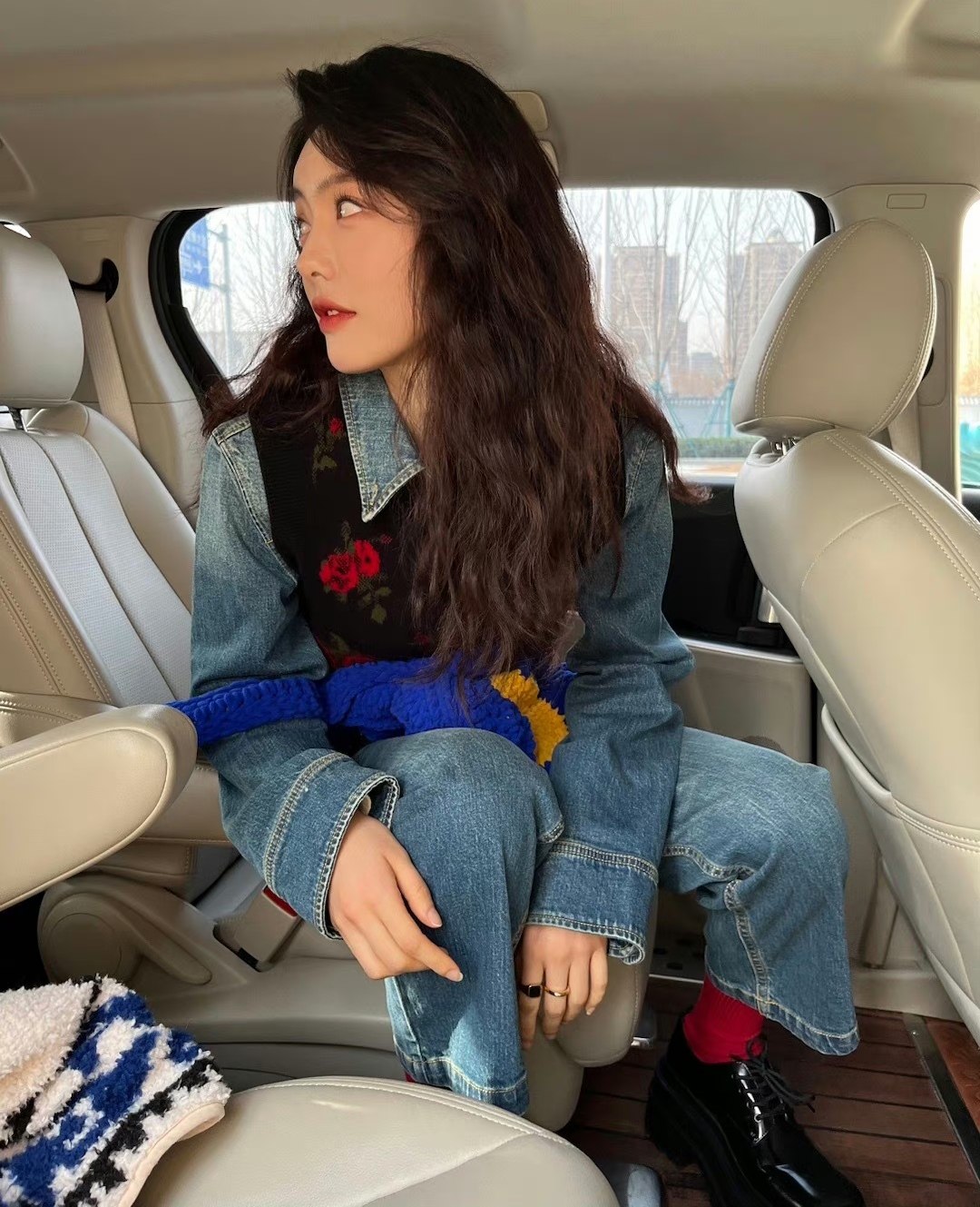 蔡文静黑色短袖上衣,蔡文静同款衣服牛仔背心