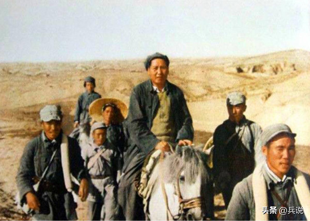 主席的地位是如何形成的？七次站在十字路口，次次正确抉择