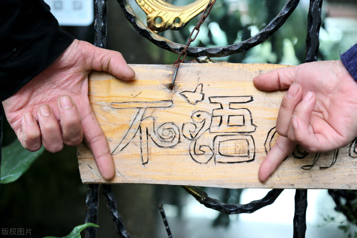 真正的有钱人和虚假的有钱人穿搭,真正的有钱人是什么样子的