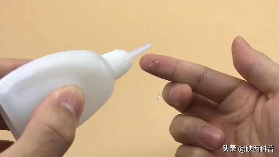 胶水放在瓶里怎么干了,胶水粘东西不掉的方法