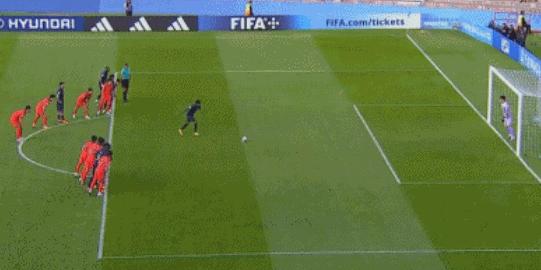 大冷门，2-1！韩国掀翻世界冠军，苦等26年复仇，中国男足未参赛