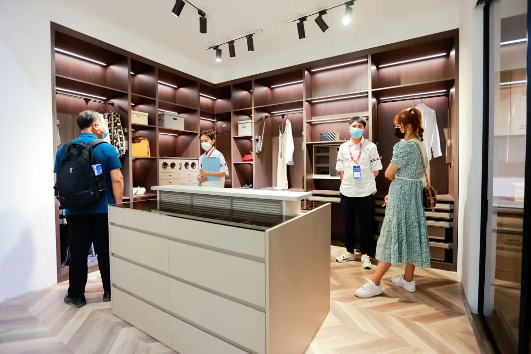 鏃ラ棬寤烘潗鏋佺畝涓讳箟,鏃ラ棬绛戝鍏ㄥ眿灞曞巺