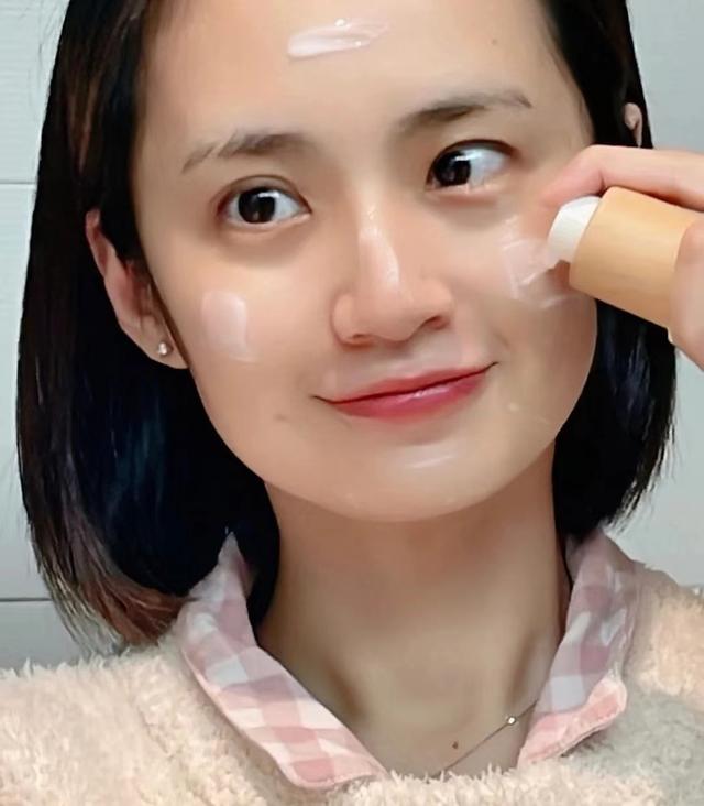 兰蔻持妆粉底液适合干皮还是油皮,干皮怎么擦粉底液持久不卡粉