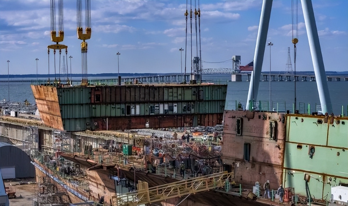 福建大型相控阵雷达,福建舰作战能力与美国航母对比