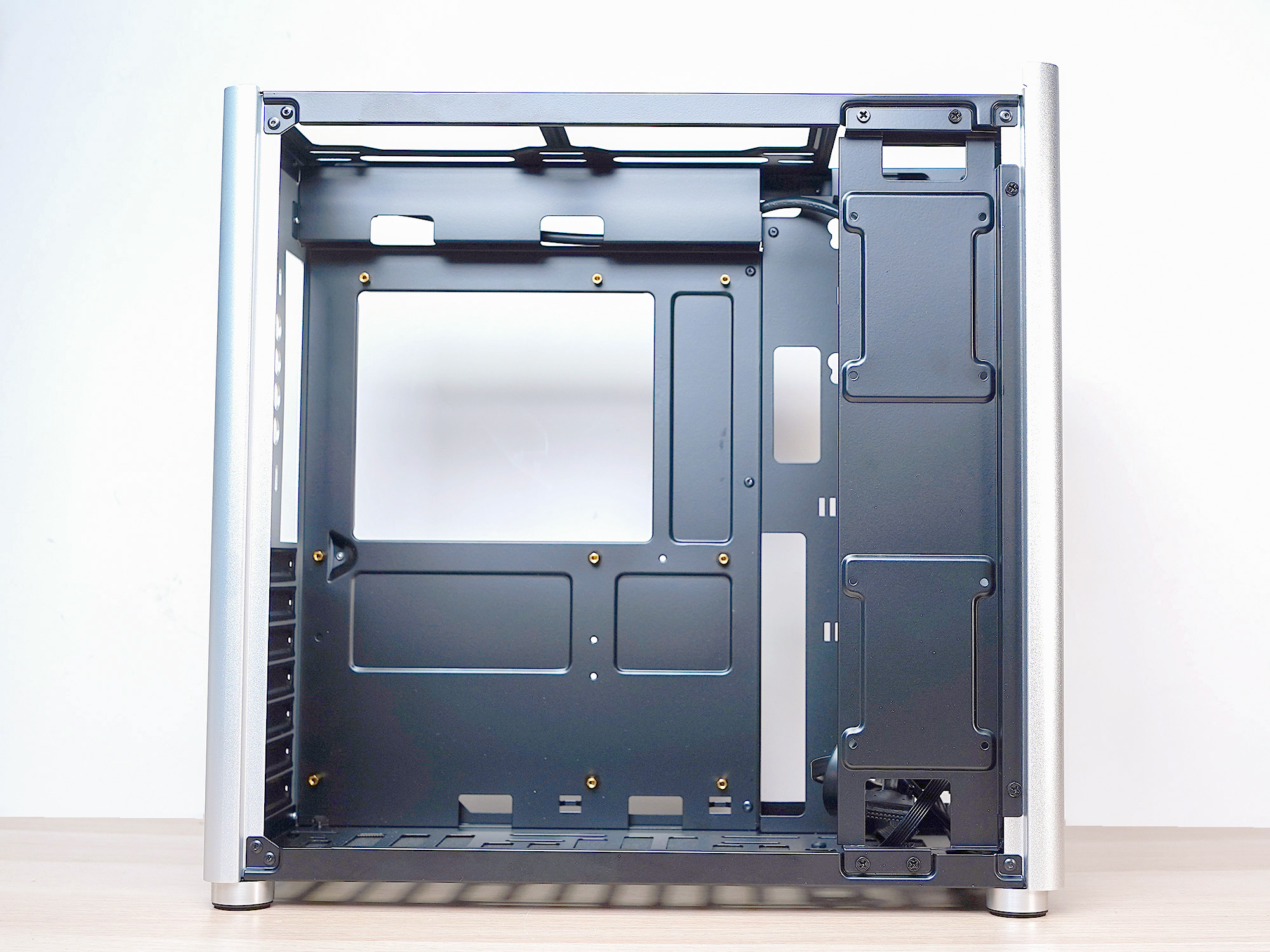 都2022年了，1080p分辨率下4GB显存够用吗？迟到的*X6R5**00XT评测