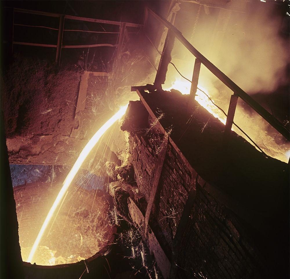 亚速钢铁厂有多少职工,亚速钢铁厂工人