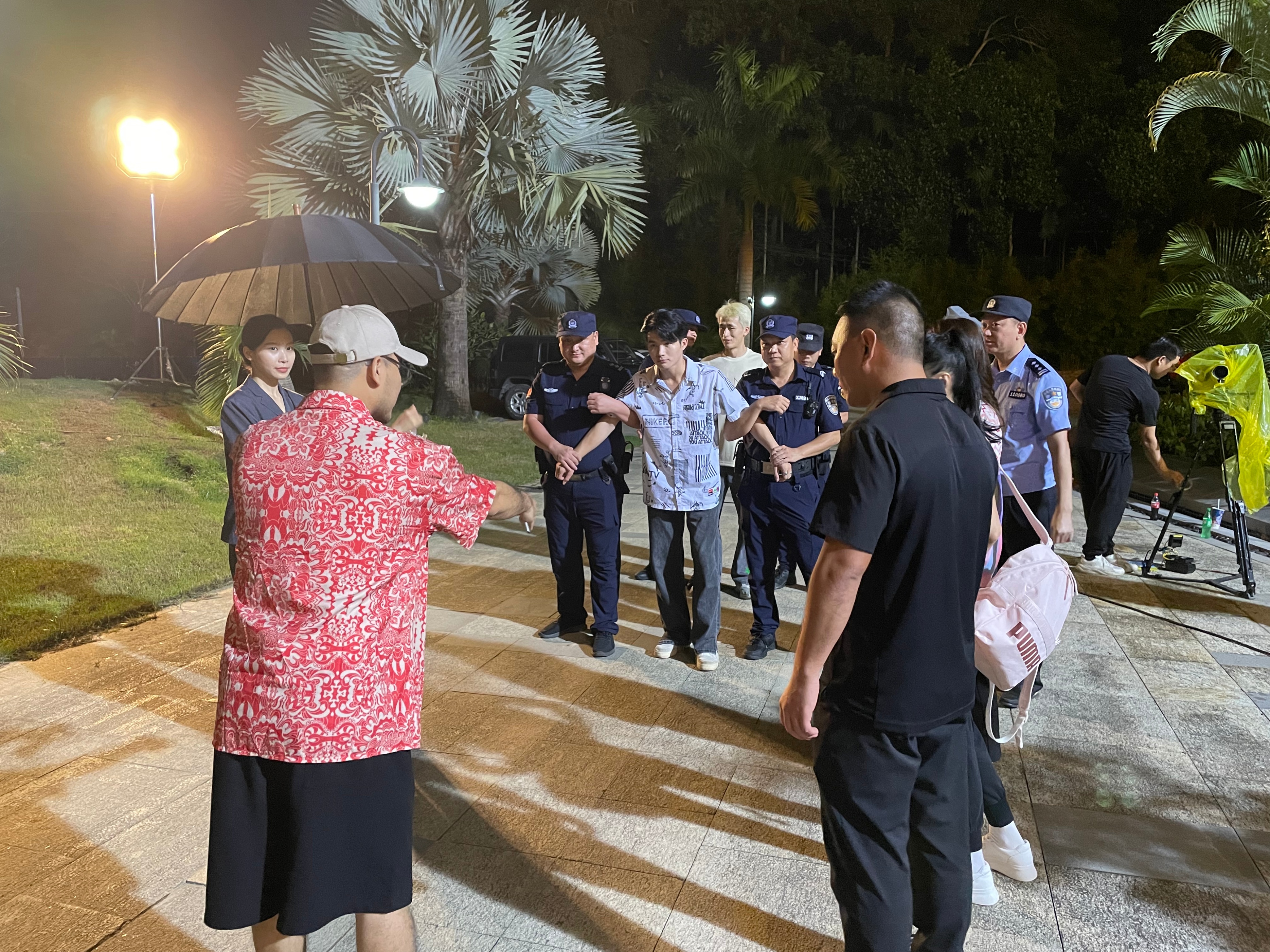 五指山市人民法院普法微电影《解套》高清剧照释出，首部“套代购”题材影片引爆期待值