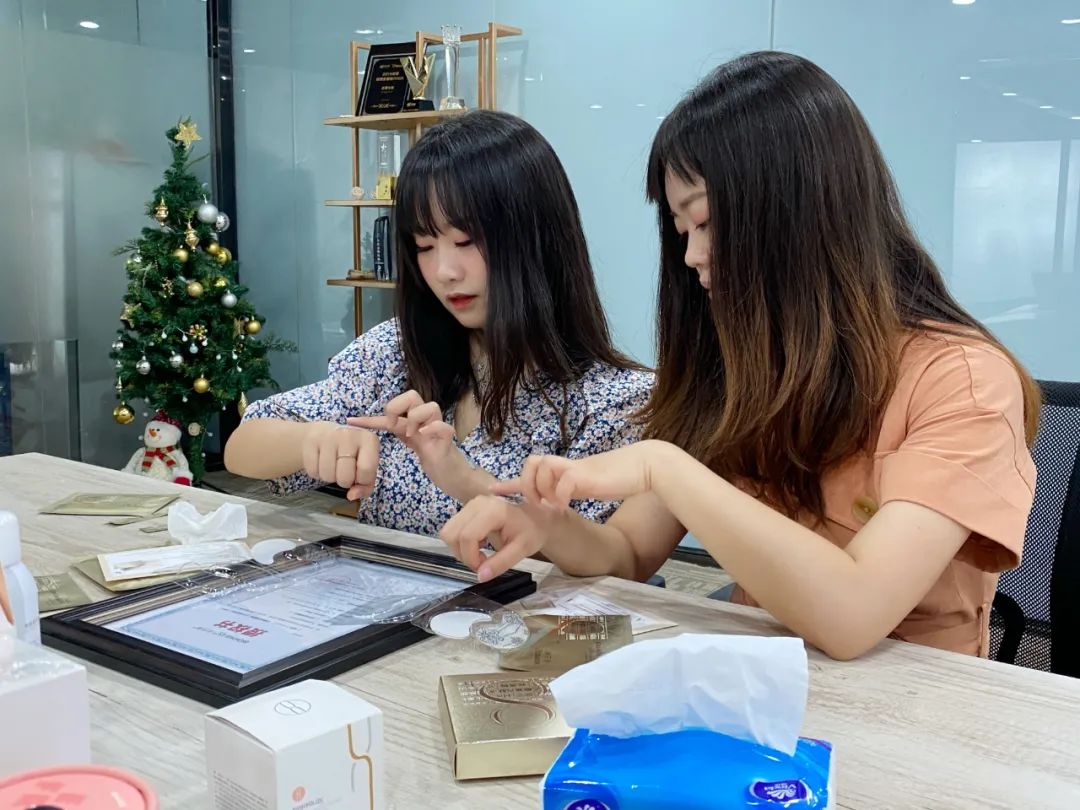 从小代购到年入几千万，大宝的青春里事业爱情双丰收