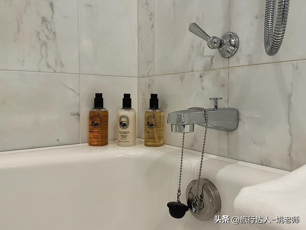 日本丽思卡尔顿酒店阴雨天高级感,大阪奢华酒店