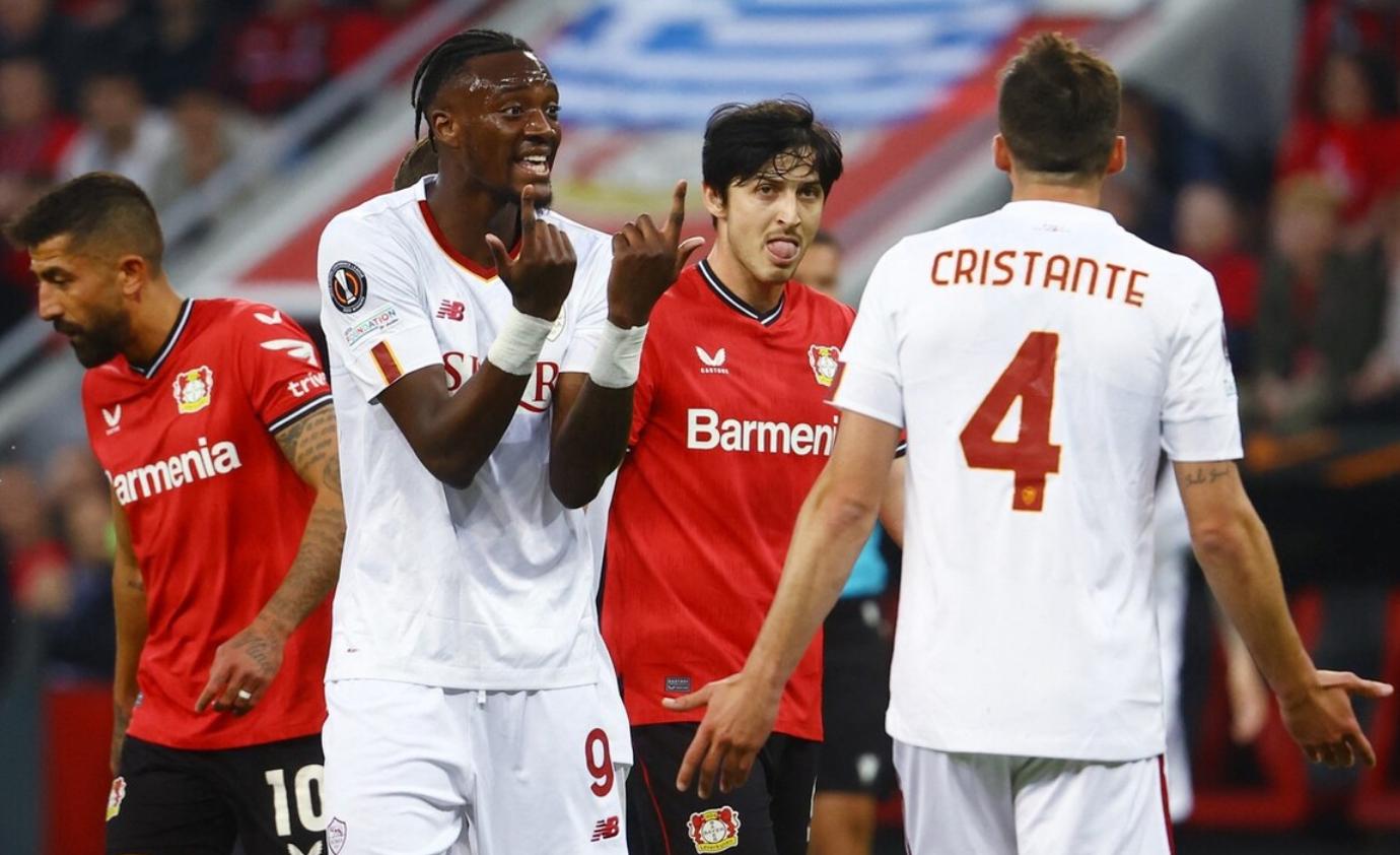 0-0！穆里尼奥神了，杀入决赛，阿兹蒙错失绝杀，抱头不敢相信