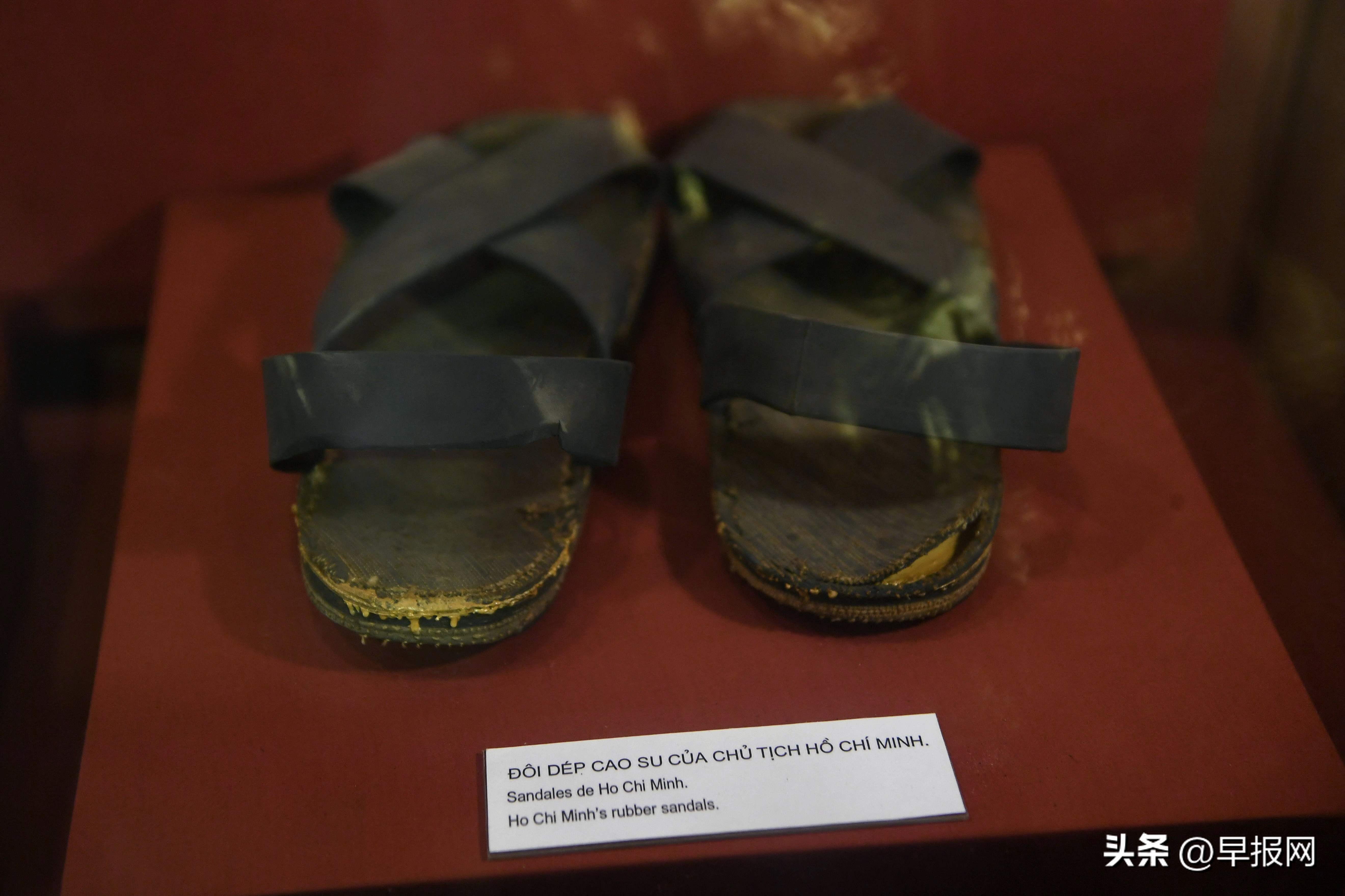 七八十年代塑料凉鞋加长,以前的透明塑料凉鞋竟然成了大牌