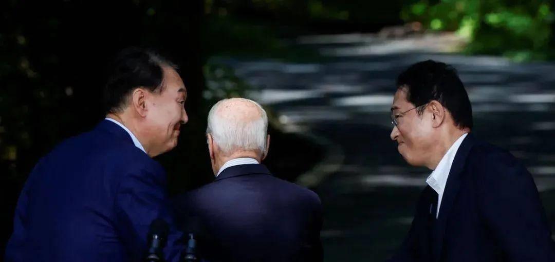 尹锡悦父亲葬礼视频,尹锡悦父亲葬礼