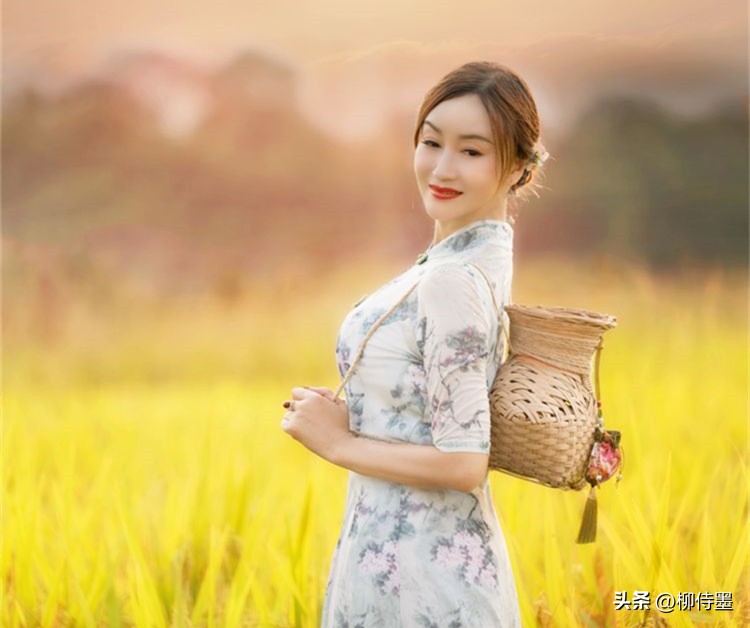 45岁如何拍照姿势好看,中年女性如何拍照最好看