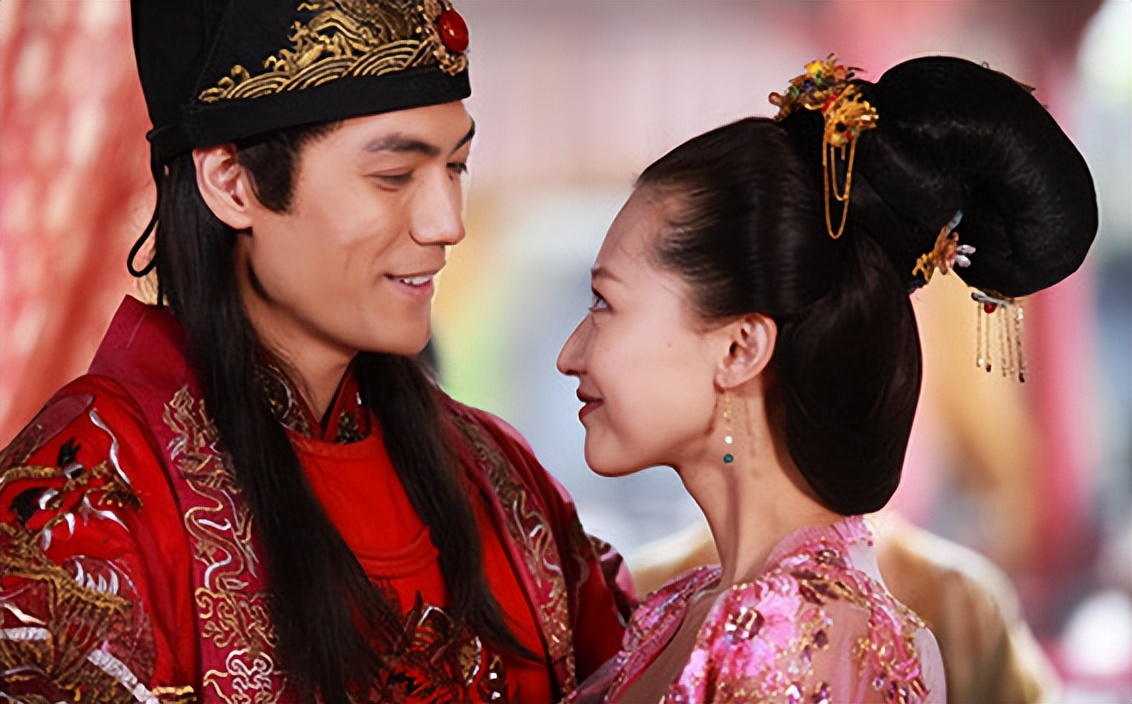 靠女人上位的太监，让皇帝当儿子，逼皇帝吐血，杀了皇帝