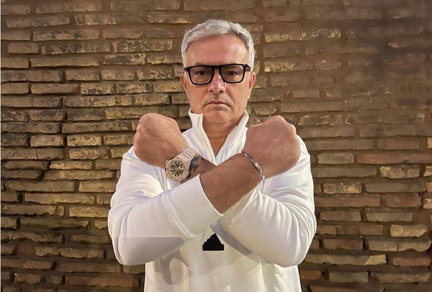 用三千字告诉你，穆里尼奥就是个替补席的熊孩子