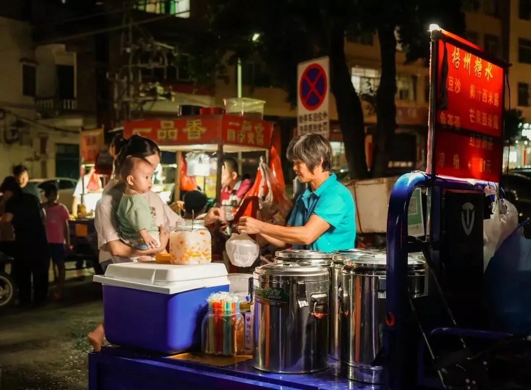 你记忆中的校门外的美食,不同年代学校门口最欢迎的美食